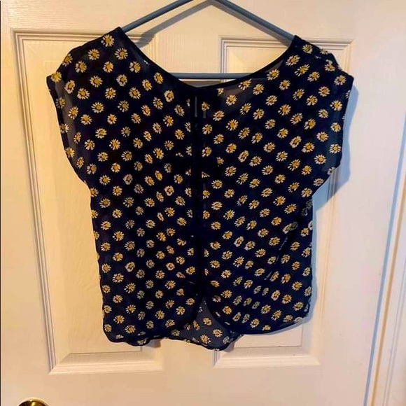 Flower crop top 🌼 - Picture 3 of 3